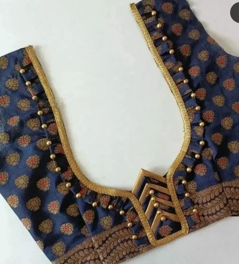 Chudithar Model, Back Neck Design For Blouse, Neck Design For Blouse, Blauj Design, Latest Fashion Blouse Designs, Basic Blouse Designs, Magam Work Designs, Latest Blouse Neck Designs, Brocade Blouse Designs