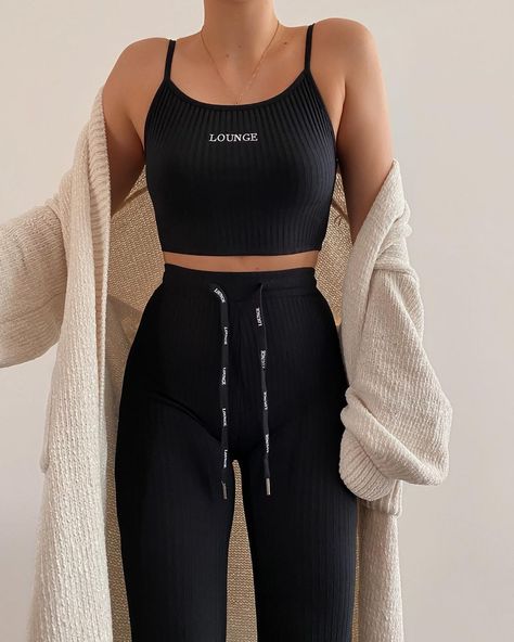 Causual Outfits, Pinterest Outfits, Sporty Outfits, Cute Simple Outfits, Outfit Goals, Teenage Fashion Outfits, Teen Fashion Outfits, Winter Fashion Outfits, Outfits Casuales