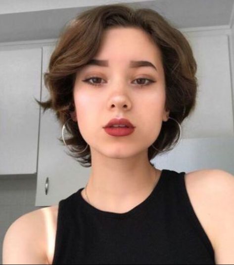 Kort Pixie, Short Hair Cuts For Round Faces, Short Brown Hair, Olivia Culpo, Shot Hair Styles, Round Face Haircuts, Short Hair Styles For Round Faces, 짧은 머리, Cute Hairstyles For Short Hair