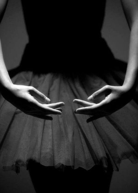 Ballet Hands, Ballet Inspiration, Dance Like No One Is Watching, Ballet Photos, Dance Movement, Hands Together, The Dancer, Foto Tips, Ballet Photography