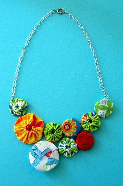 21 Creative Yo-Yo Projects To Quilt & Sew - Jacquelynne Steves Fabric Yoyos, Yo Yos, Handmade Holiday Gifts, Yo-yos, Fiber Jewelry, Necklace Tutorial, Fabric Necklace, Wire Necklace, Summer Necklace