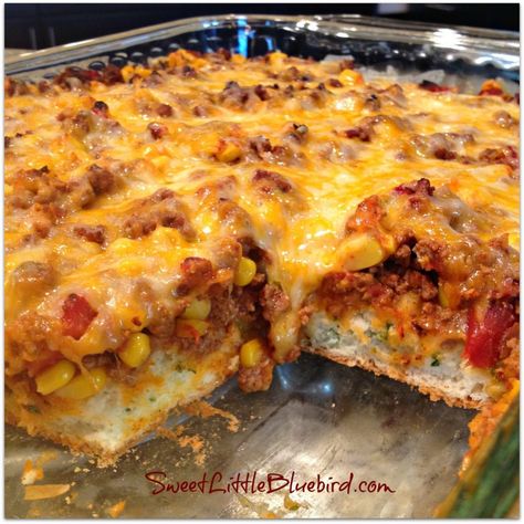 Cheesy Taco Bake - Sweet Little Bluebird Taco Casserole Bake, Baked Tacos Recipe, Easy Mexican Casserole, Ground Beef Casserole Recipes, Bisquick Recipes, Taco Bake, Mexican Casserole, Taco Casserole, Ground Beef Casserole