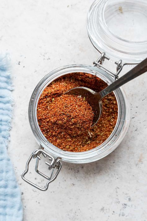 Blackening Seasoning - Easy homemade spice blend idea! Chorizo Seasoning Recipe, Chorizo Seasoning, Homemade Chili Seasoning, Homemade Chorizo, Tea For Digestion, Bunny Chow, Blackened Seasoning, Homemade Spice Blends, Seasoning Recipe