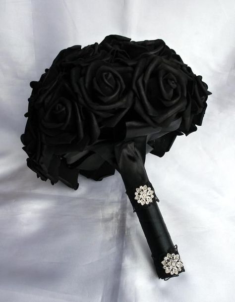 Gothic Bouquet, Black Rose Bouquet, Black Wedding Flowers, Gothic Wedding Theme, Dark Wedding Theme, Black Bouquet, Black Wedding Gowns, Gothic Bride, Gothic Wedding Dress