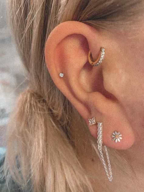 Up close ear piercings with daisy stud and hanging chain and other diamond earrings Piercing Map, 3 Ear Piercings, Piercings Cartilage, Ear Piercings Cartilage, Forward Helix, Ear Tattoo, Helix, Behind Ear Tattoo, Ear Piercings