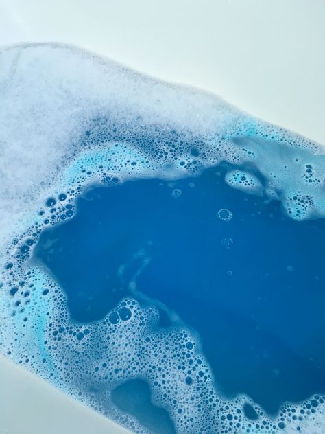 Blue Bathtub Aesthetic, Bath Bomb Water, Clean Core, Disney Princess Aesthetic, Getting It Together, Bath Aesthetic, Blue Vibes, Blue Stuff, Aesthetic House