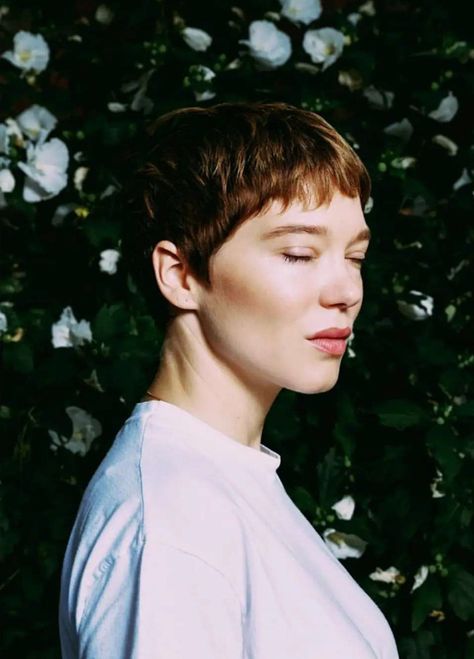 Peter Pan Pixie Haircut, Lea Seydoux Pixie, Lea Seydoux Hair Short, Lea Seydoux Hair, Tomboy Makeup, Hair Shots, Lea Seydoux Style, Minimalist Fashion Photography, Buzzed Hair