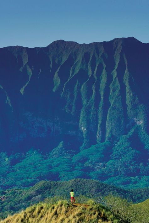 A view of the Koolau Mountains Oahu, Hawaii Koolau Mountains Hawaii, Koolau Mountains, Hawaii Mountains, Hawaii Magazine, Bad Photos, Bath Art, Top Photographers, Dream Travel Destinations, White Sand Beach