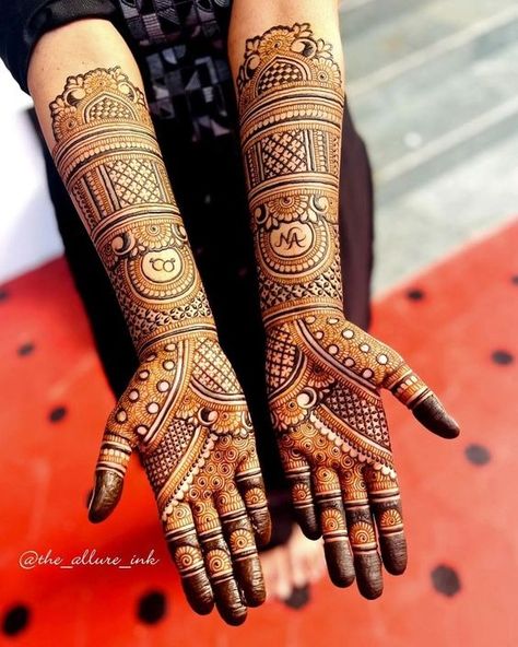 Royal Front Hand Mehndi Design. - MELTBLOGS Heavy Mehndi Designs Front Hand, Bride Mehandi Designs For Hands, Mehndi Designs Heavy, Mehendi Full Hand, Ring Ceremony Mehndi Designs, Engagement Mehndi Designs For Bride, Siders Mehendi, Hairstyles Mehndi, Hand Mehndi Designs Back