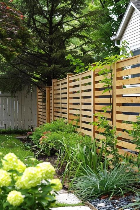 Semi Privacy Fence Ideas for Your Backyard Oasis Semi Privacy Fence, Privacy Fence Ideas, Yard Privacy, Balcony Bar, Privacy Fence Designs, Living Fence, Backyard Balcony, Lattice Fence, Backyard Privacy