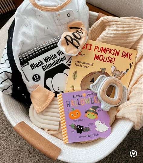 Halloween Boo Basket for baby Boo Baskets For Babies, Baby Halloween Goodie Bags, Boo Basket For Baby Girl, Halloween Baby Gifts, Halloween Baby Shower Gift Ideas, Baby Boo Basket Ideas, Toddler Halloween Basket Ideas, Baby Halloween Basket, Baby Spooky Basket