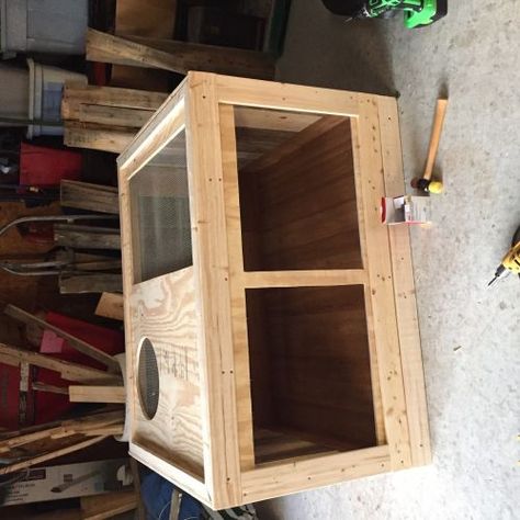 DIY Cage Made From Pallets! Pics up!! • Bearded Dragon . org Iguana Enclosure, Bearded Dragon Diy, Bearded Dragon Terrarium, Bearded Dragon Enclosure, Bearded Dragon Cage, Bearded Dragon Habitat, Bearded Dragon Tank, Bearded Dragon Diet, Baby Bearded Dragon