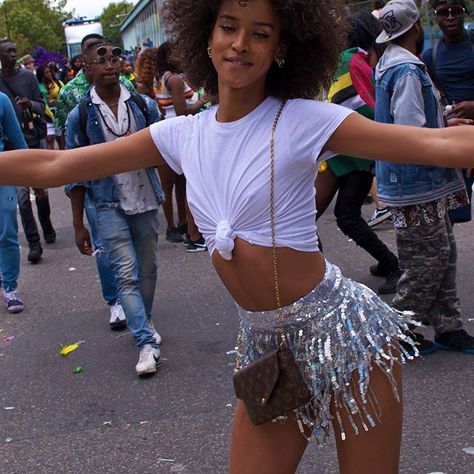 Carnival Fashion, Glitter Outfit, Carnaval Costume, Rave Fits, Notting Hill Carnival, Glitter Shorts, Instagram Baddie, Carnival Festival, Music Festival Outfits