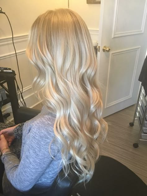 Fully Blonde Hair Color Ideas, Curled Blonde Hair Medium Length, Light Blonde Hair Inspiration, Full Bleach Blonde Hair, Blonde Hair Styles Long, Cali Blonde Hair, Bleach And Tone Hair, Creamy Blonde Hair Highlights, Full Blonde Hair