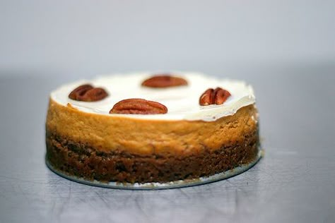 bourbon pumpkin cheesecake Bourbon Cheesecake, Pumpkin Cheesecake Recipes, Smitten Kitchen, Köstliche Desserts, Thanksgiving Desserts, Cheesecake Bars, Eat Dessert First, Pumpkin Cheesecake, Savoury Cake