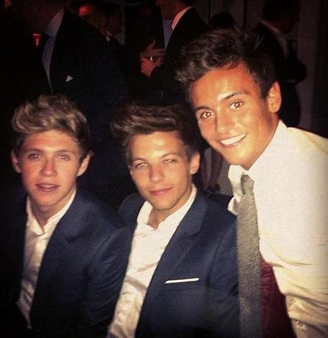 Niall Horan Louis Tomlinson and Tom Daley.. OMG this is too much for one photo Men In Suits, Eleanor Calder, Tom Daley, James Horan, Louis Williams, 1d And 5sos, I Love One Direction, British Men, 1 Direction