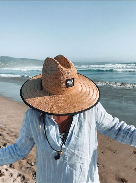 Straw Beach Hat, Beach Photo Inspiration, Glasses Outfit, Mens Photoshoot Poses, Art Men, Beach Ideas, Santa Marta, Beach Poses, Punta Cana