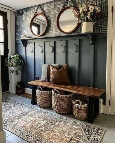 Foyer Ideas Entryway, Mudroom Entryway, Mudroom Decor, Small Entryways, Foyer Design, Small Entryway, Home Entrance Decor, Entrance Decor, Decoration Inspiration