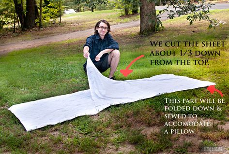 LOVE this! What a great idea for anyone traveling! Create a super simple sleep sheet. So simple and so inexpensive. Great tutorial. Sleeping Bag Diy, Hotel Sheets, Sleep Sack, Travel Hotel, Diy Travel, Sleep Sacks, Camping Survival, Holiday Vacation, Under The Stars