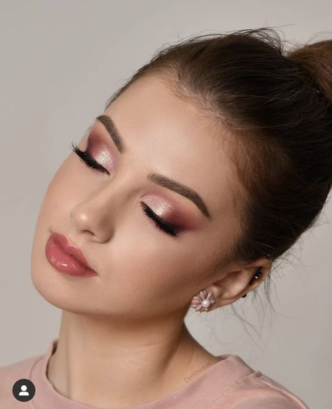 Hd Make Up, Eye Makeup For Hooded Eyes, Rose Gold Eye Makeup, Glossy Eyeshadow, Pink Smokey Eye, Makeup You Need, Gold Makeup Looks, Gold Eye Makeup, Wedding Makeup For Brown Eyes