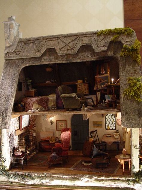 English Thatched Roof Cottage | Rik Pierce @ Frogmorton Studios English Dollhouse, Rik Pierce, Dollhouse Interior, Cottage Dollhouse, Fairy House Crafts, Witch Cottage, House Cottage, Cottage Interior, Dolls House Interiors