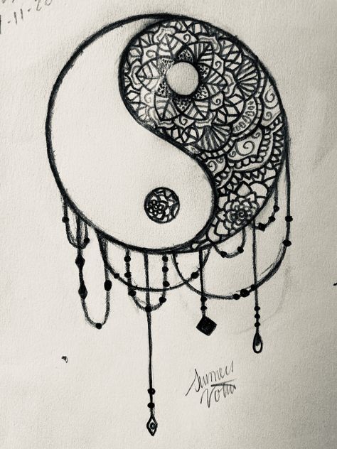 Tattoo Ideas Female Ying Yang, Pretty Ying Yang Tattoo, Henna Designs Ying Yang, Cute Yin Yang Tattoo, Yin And Yang Mandala Tattoo, Yin Yang Tattoo Unique, Yin And Yang Tattoo, Yin Yang Mandala, Jing Y Jang