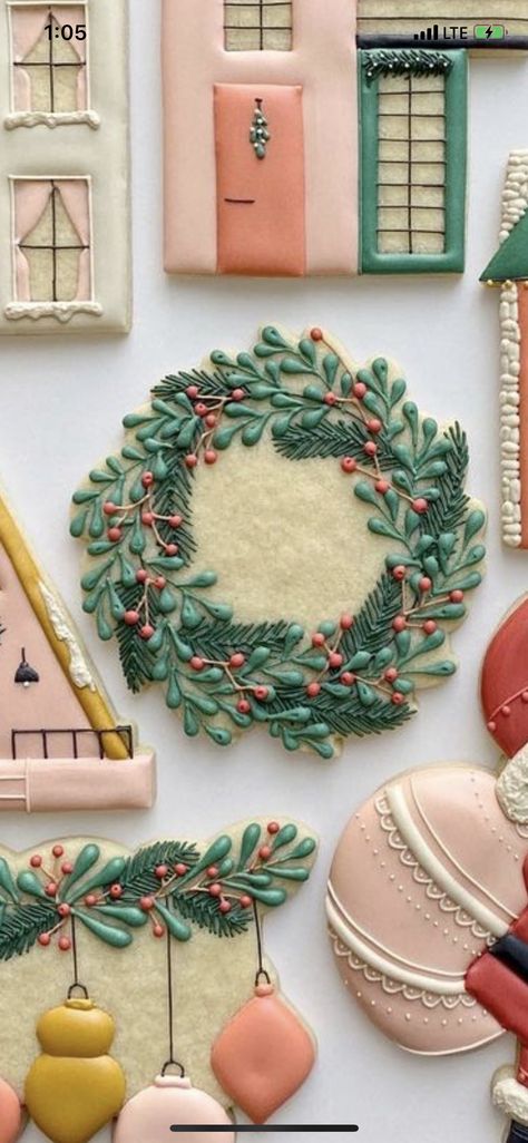 Square Cookie Decorating Ideas, Christmas Wreath Cookies Decorated, Christmas Door Cookies, Simple Christmas Sugar Cookies Decorated, Winter Sugar Cookies Decorated, Wreath Cookies Decorated, Arlos Cookies, Wreath Sugar Cookies, Winter Sugar Cookies