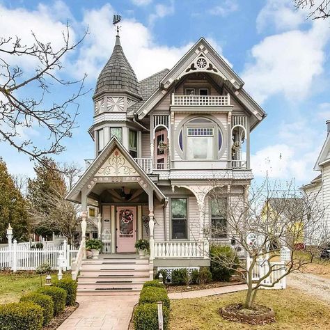 Every single architectural detail — this house said, YES!!!⁠ ⁠ c. 1882• $289,999 • 157 South Main Street, Marine City, MI⁠ With Joan… | Instagram Single Story Victorian Homes, Victorian Homes Exterior Colors, Two Story Houses, Creole House, Pastel Victorian, House Victorian, Gothic Queen, Victorian Homes Exterior, Queen Anne House