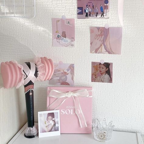 Aesthetic Bedroom Ideas Pastel, Blackpink Lightstick Decoration, Pastel Pink Aesthetic Room, Bedroom Ideas Pastel, Lightstick Deco, Pink Aesthetic Room, Aesthetic Room Inspiration, Blackpink Lightstick, Blackpink Merch