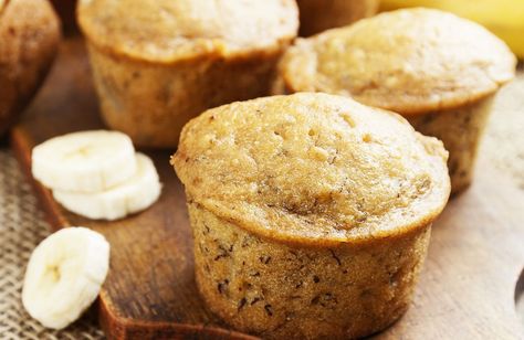 Banana Muffin (with Yogurt) Recipe via @SparkPeople - 82 calories each.  Make with whole wheat flour and Splenda. Yogurt Muffin, Banana Yogurt Muffins, Healthy Cravings, Muffin Allo Yogurt, Calorie Breakfast, Banana Yogurt, Ww Meals, Yogurt Muffins, Banana Muffin