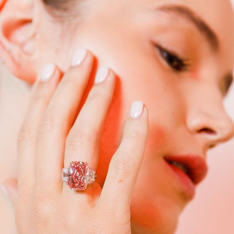 Model wearing the Williamson Pink Star diamond, an 11.15-carat cushion-cut internally flawless fancy vivid pink diamond Pink Star Diamond, Ads Video, Katerina Perez, Diamond Mines, Jewelry Ads, Pink Star, Rare Stone, October 2022, Rare Gems