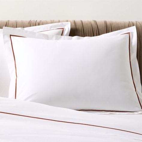 Single bed pillow arrangement