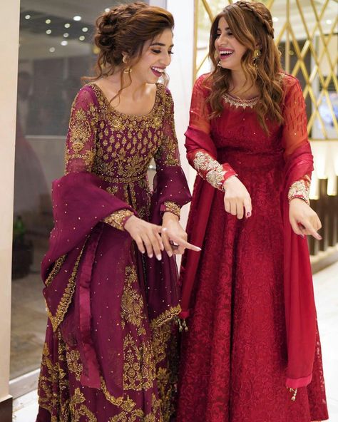 Baraat Dresses For Sisters Pakistani, Baraat Dress For Sister, Shaadi Hairstyles, Chiffon Suit, Pakistani Wedding Outfits, Pakistani Dresses Casual, Pakistani Fancy Dresses, Pakistani Fashion Party Wear, Beautiful Pakistani Dresses