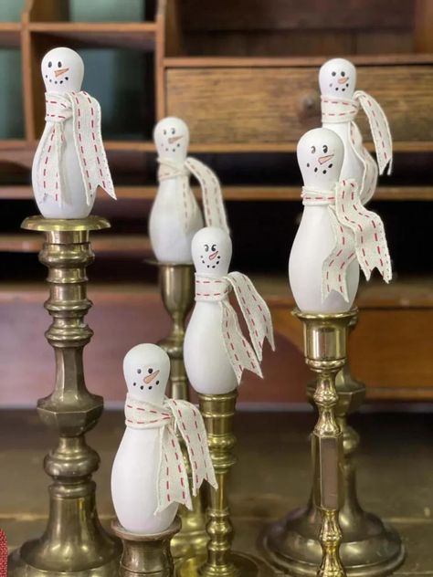 Bowling Decor, Diy Bowling Pins, Bowling Pin Crafts, Diy Bowling, Bowling Trophy, Winter Christmas Decor, Pin Crafts, Mini Bowling, Vintage Bowling