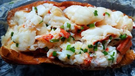 Rhode Island Vacation, Boston North End, Best Lobster Roll, Boston Travel, Whoopie Pies, Lobster Roll, White Meat, In Boston, Seafood Recipes