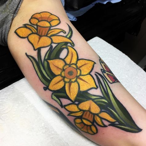 Daffodil tattoo Narcissus Tattoo, Daffodil Flower Tattoos, Narcissus Flower Tattoos, Traditional Hand Tattoo, Daffodil Tattoo, Traditional Tattoo Flowers, Botanical Tattoo, Unique Tattoo Designs, American Traditional Tattoo