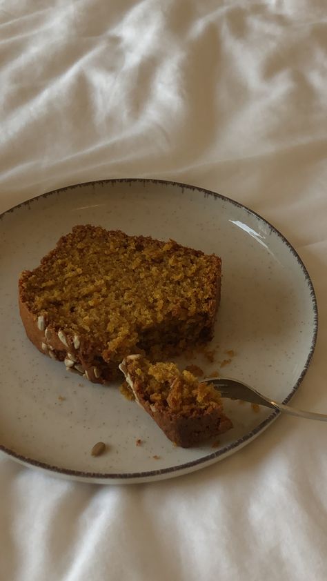 Pumpkin Loaf Aesthetic, Fall Food Aethstetic, Fall Dessert Aesthetic, Pumpkin Bread Aesthetic, Autumn Baking Aesthetic, Pumpkin Spice Latte Aesthetic, Fall Baking Aesthetic, Pumpkin Spice Aesthetic, Natal Aesthetic