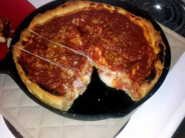 Deep Dish Pizza Dough, Chicago Style Deep Dish Pizza, Cast Iron Skillet Cooking, Deep Dish Pizza Recipe, Chicago Deep Dish Pizza, Cast Iron Pizza, Skillet Pizza, Chicago Style Pizza, Iron Skillet Recipes