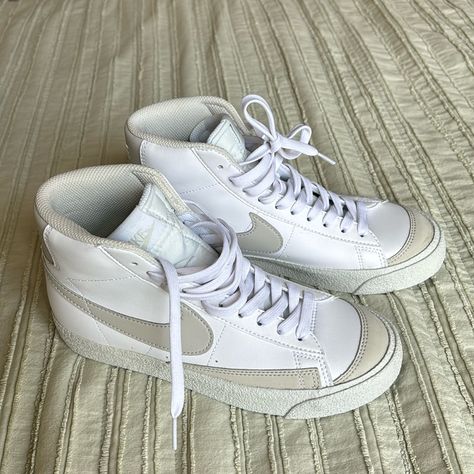 Never Worn, Nike Blazer Mid White Light Bone Youth Size 4.5y Fits Women’s Size 6 Becky Core, Nike Blazer Mid 77 Outfit, Softball Shoes, Blazer Shoes, Nike Blazers, Nike Blazer Mid 77, Nike Zoom Pegasus, Nike Sneakers Women, Nike Blazer Mid