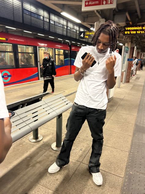 4TF Cracked Denim Jeans,White Air Max 95’s Air Max 95 White, Everyday Hacks, Air Max 95, Jeans White, Air Max, White Jeans, Denim Jeans, Pants, White