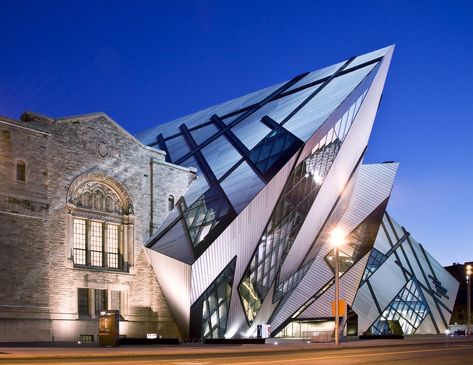 The Queen City: Museums and the Arts in Toronto || Discover Toronto and how significant museums and arts facilities have emerged across Canada's Queen City. https://www.archdaily.com/954872/the-queen-city-museums-and-the-arts-in-toronto Parasite Architecture, Parasitic Architecture, Toronto Architecture, Architecture Cool, Lebbeus Woods, Daniel Libeskind, Toyo Ito, Royal Ontario Museum, Philip Johnson