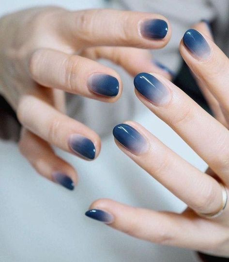 Nails Nail Designs Navy, Ombre Blue Nails, Blue Winter Nails, Nail Art Inspo, Natural Ombre, Nails Ombre, Nail Art Glitter, Blue Nail Art, Winter Blue