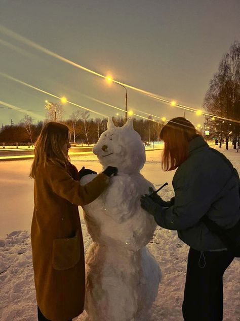 #winter #snowman #aesthetic #christmas #newyear #snow #holidays Building A Snowman With Friends Aesthetic, Couple Building Snowman, Building A Snowman Aesthetic, Winter Activity Aesthetic, Wlw Christmas Aesthetic, Sleepover Pics, Snowman Aesthetic, Building Snowman, Romanticing Life