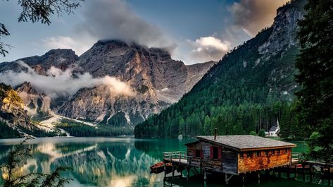 21 Breathtaking Destinations in Northern Italy Wilderness Camping, Lake Landscape, Lake George, Travel Images, Northern Italy, Travel Videos, Beautiful Lakes, Travel Photographer, Camping Hacks