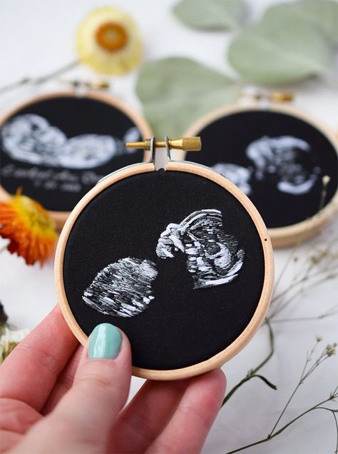 How To Display Ultrasound Pictures, Ultrasound Embroidery Diy, How To Embroider Ultrasound, Ultrasound Display Ideas, Sonogram Picture Ideas, Embroidered Ultrasound, Pregnancy Embroidery, Ultrasound Painting, Embroidery Baby Gifts