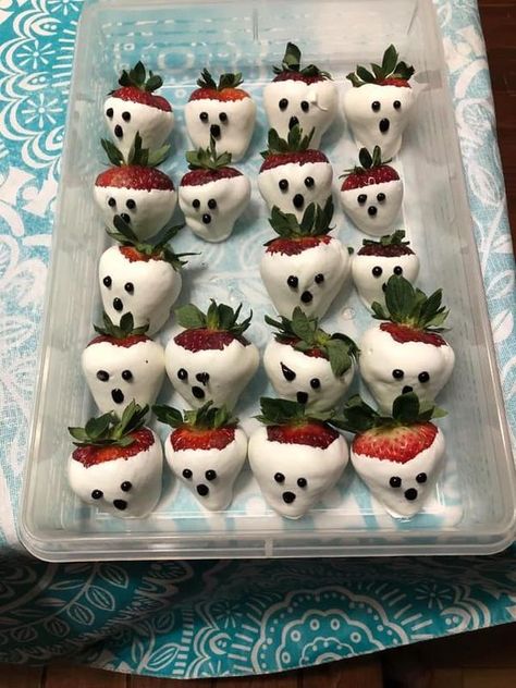 Chocolate Ghost Strawberries, Ghost Chocolate Covered Strawberries, Ghost Face Chocolate Covered Strawberries, Halloween Ghost Strawberries, White Chocolate Strawberry Ghosts, Strawberry Ghosts, Chocolate Dipped Strawberries, Strawberry Dip, Halloween 2024