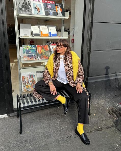 Francesca Perks (@francescaperks) • Fotos e vídeos do Instagram Coloured Socks Outfit, Leopard Print Outfits Summer, Dopamine Outfits, Colorful Socks Outfit, Eclectic Grandpa, Colour Outfit, Portuguese Style, Pop Of Yellow, Leopard Print Outfits