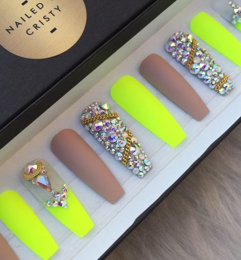 Yellow Nails Stiletto, Nails Stiletto Short, Bejeweled Nails, Neon Yellow Nails, Nails Yellow, Nails Stiletto, Yellow Neon, Nail Colours, Bali Fashion