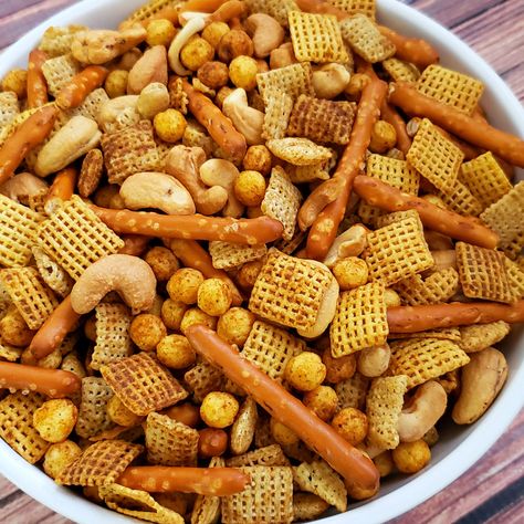 Learn how to make the best Gluten Free Chex Mix recipe. I make this salty snack recipe regularly for my family and for special occasions. It's a big batch that goes a long way and it's totally kid-friendly! Next time you need a delicious gluten free snack or appetizer, give this classic Chex mix recipe a try! Gluten Free Snack Mix Recipes, Gluten Free Chex Mix Recipes, Healthy Chex Mix, Gluten Free Snack Mix, Salty Snack Recipes, Homemade Chex Mix Recipe, Gluten Free Chex, Chex Mix Recipes Original, Sweet Chex Mix