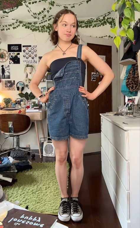 Nerdy Summer Outfits, Aesthetic Overalls Outfit Short, Overalls Outfit Summer Shorts, How To Style Short Overalls, Size 10 Women Outfits Summer, Shorteralls Outfits, Twee Outfits Summer, Overall Shorts Outfit Aesthetic, Downtown Outfits Spring